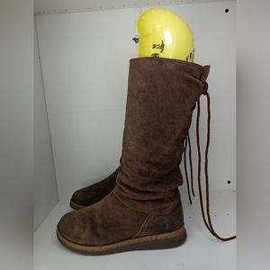 Born woman sable taupe distressed leather boots US size 11